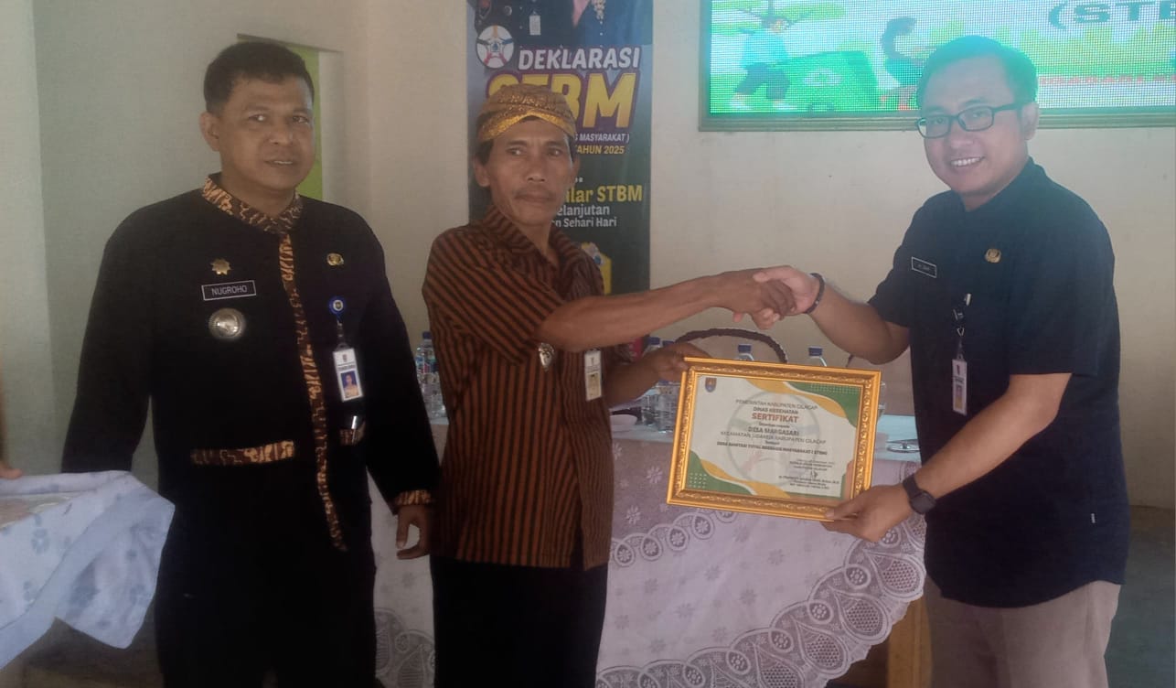 TERIMA SERTIFIKAT DINKES, MARGASARI DEKLARASIKAN DESA STBM