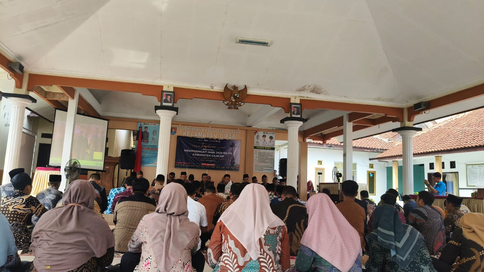 Kepala Desa dan Perangkat Desa Hadiri Tasyakuran Hari Jadi ke-170 Kabupaten Cilacap di Kecamatan Cipari